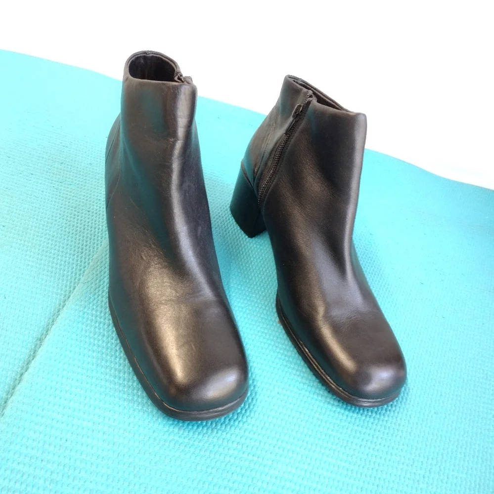 Vintage Thom McAn Women's Leather Ankle Boots Black 9.5W
